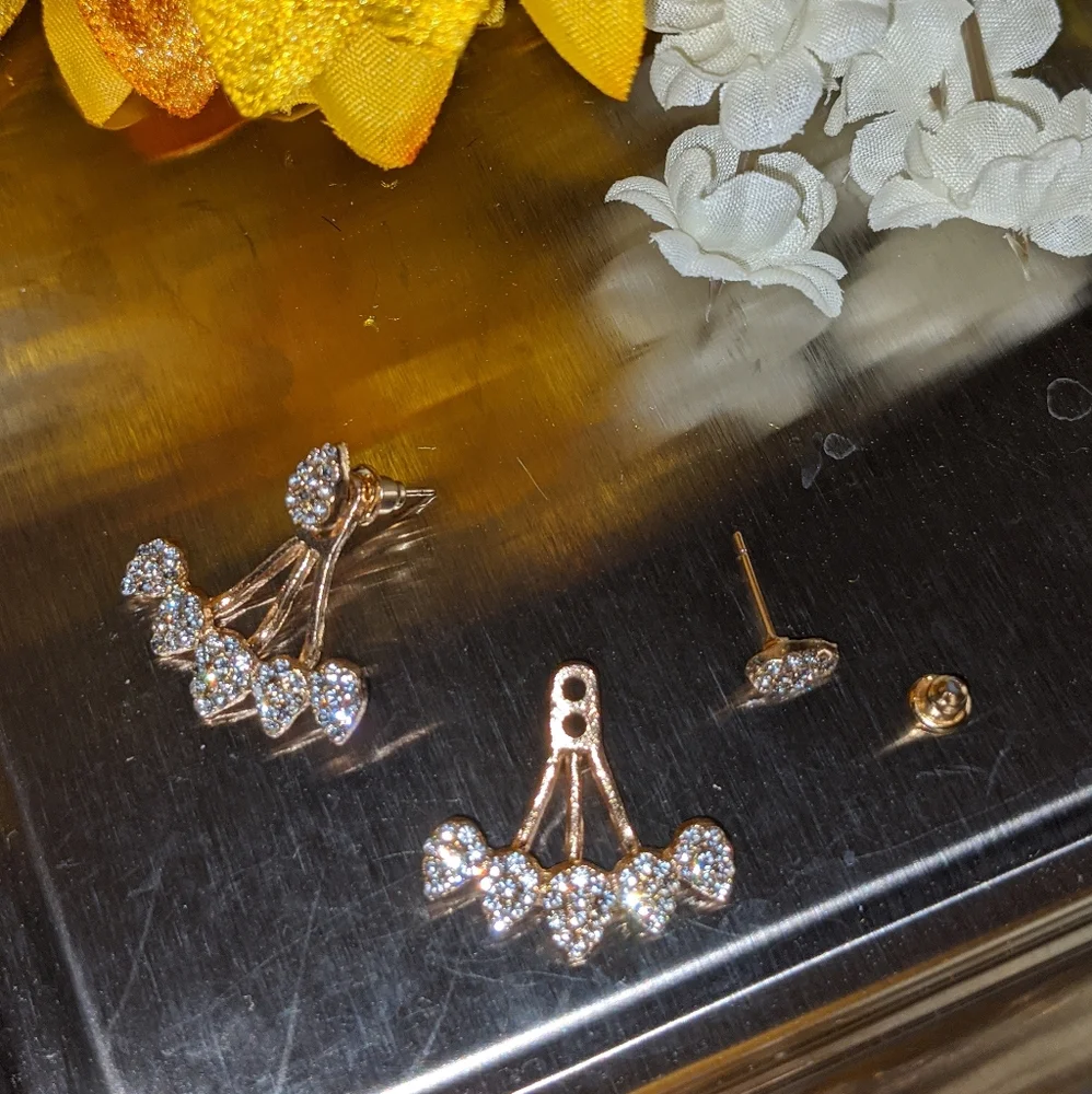 SOLD SOLD SOLD Vintage Gold Tone Rhinestone Hanger Earrings - Picture 5 of 11